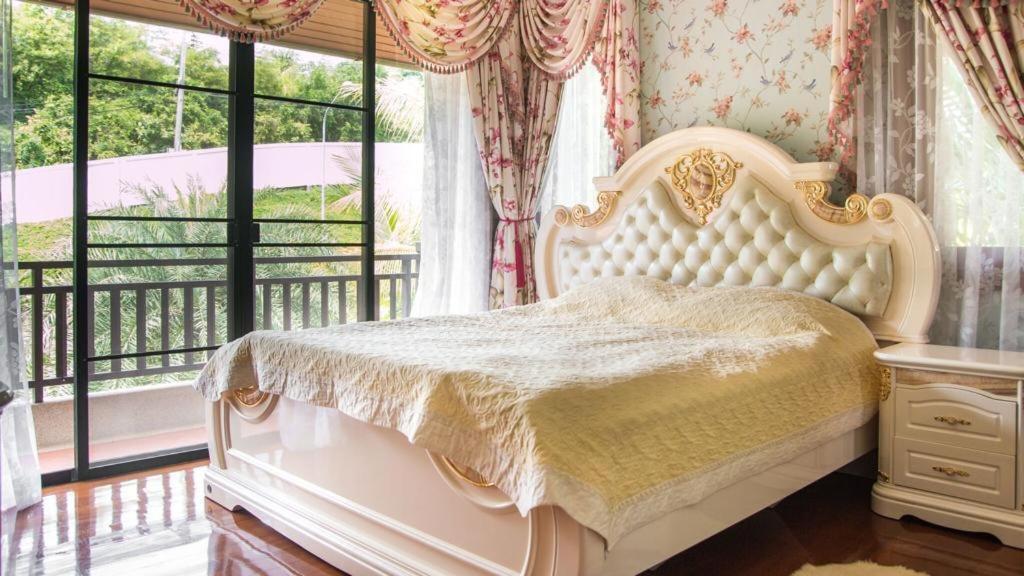 Villa 5 Bedrooms In Laguna Village