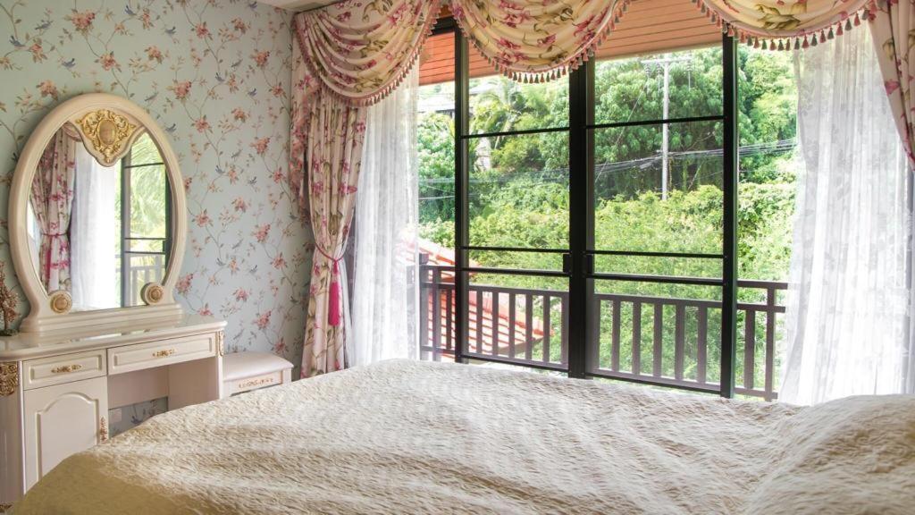 5 Bedrooms In Laguna Village Villa