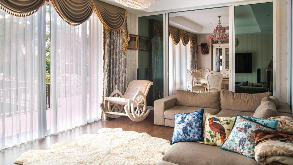 5 Bedrooms In Laguna Village Villa *